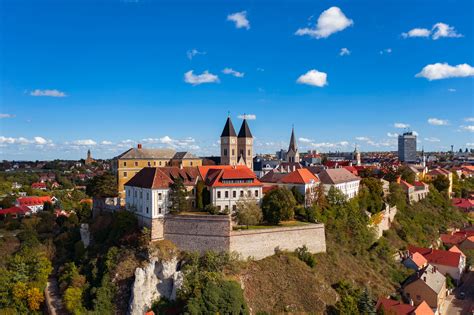 roszlanyok veszprem|Rosszlanyok Veszprém